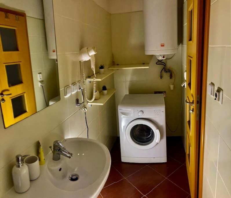 Jasmine Apartment - Free Parking - City Center - Skibus - Tatralandia 5Km Liptovsky Mikulas Exterior photo